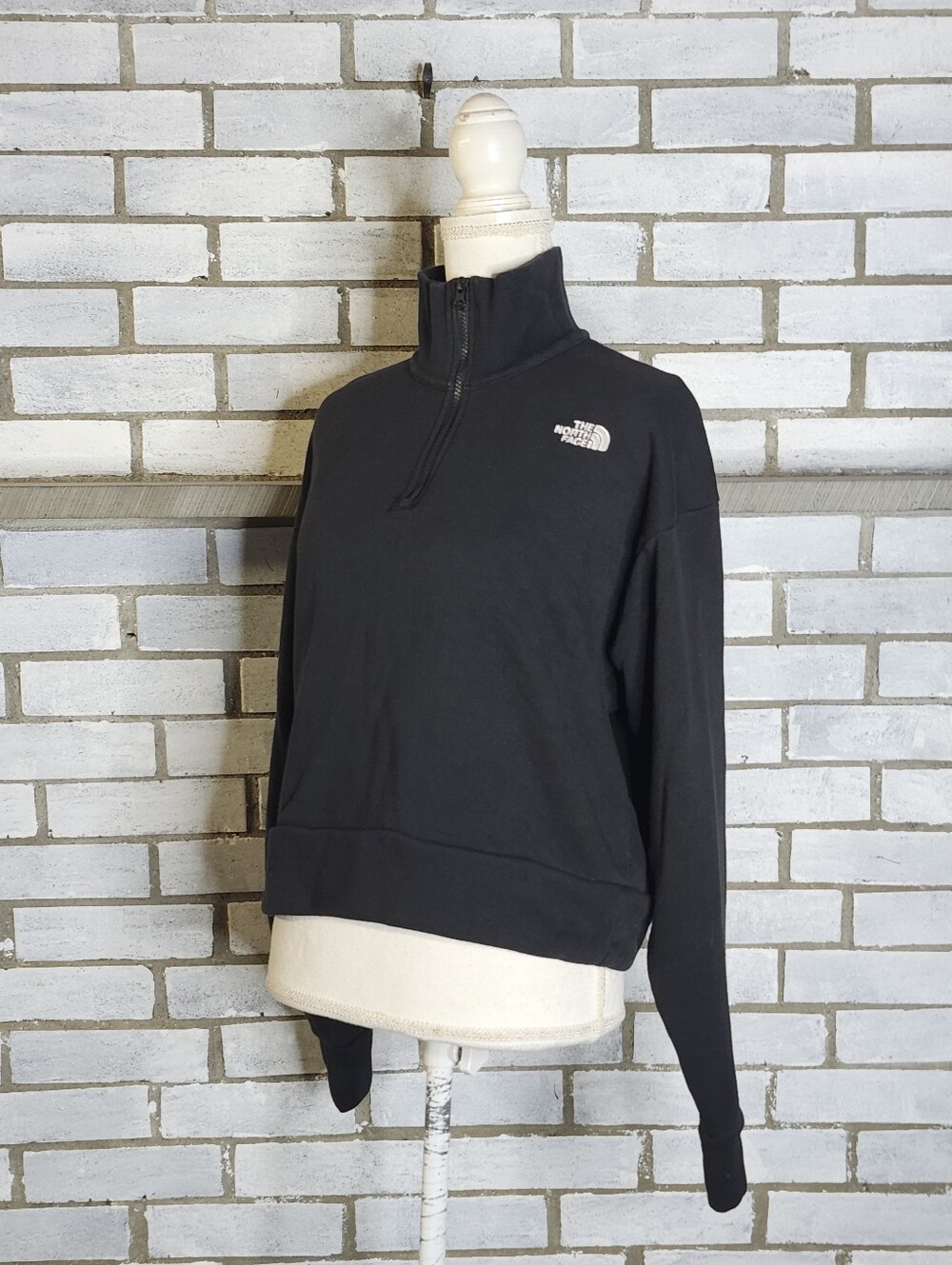 The North Face Women's Long Sleeve Boxy Cropped Sweatshirt Size Small Black